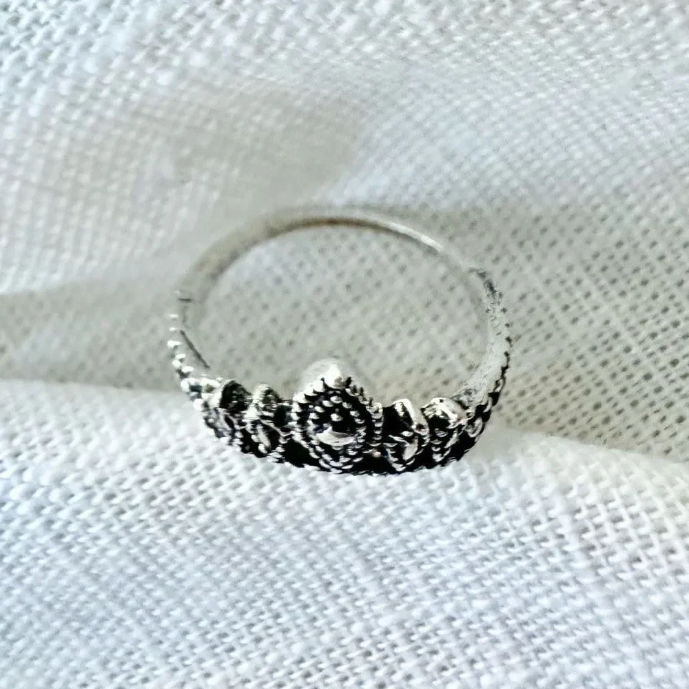 Detailed Tiara ring size 5.5